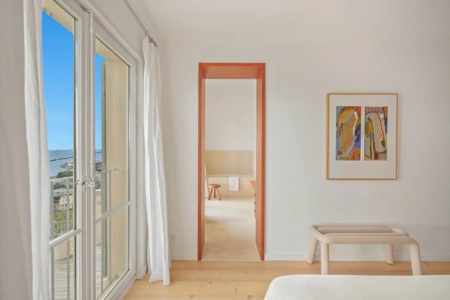 Villa Les Rossignols — Chambre et salle de bains
