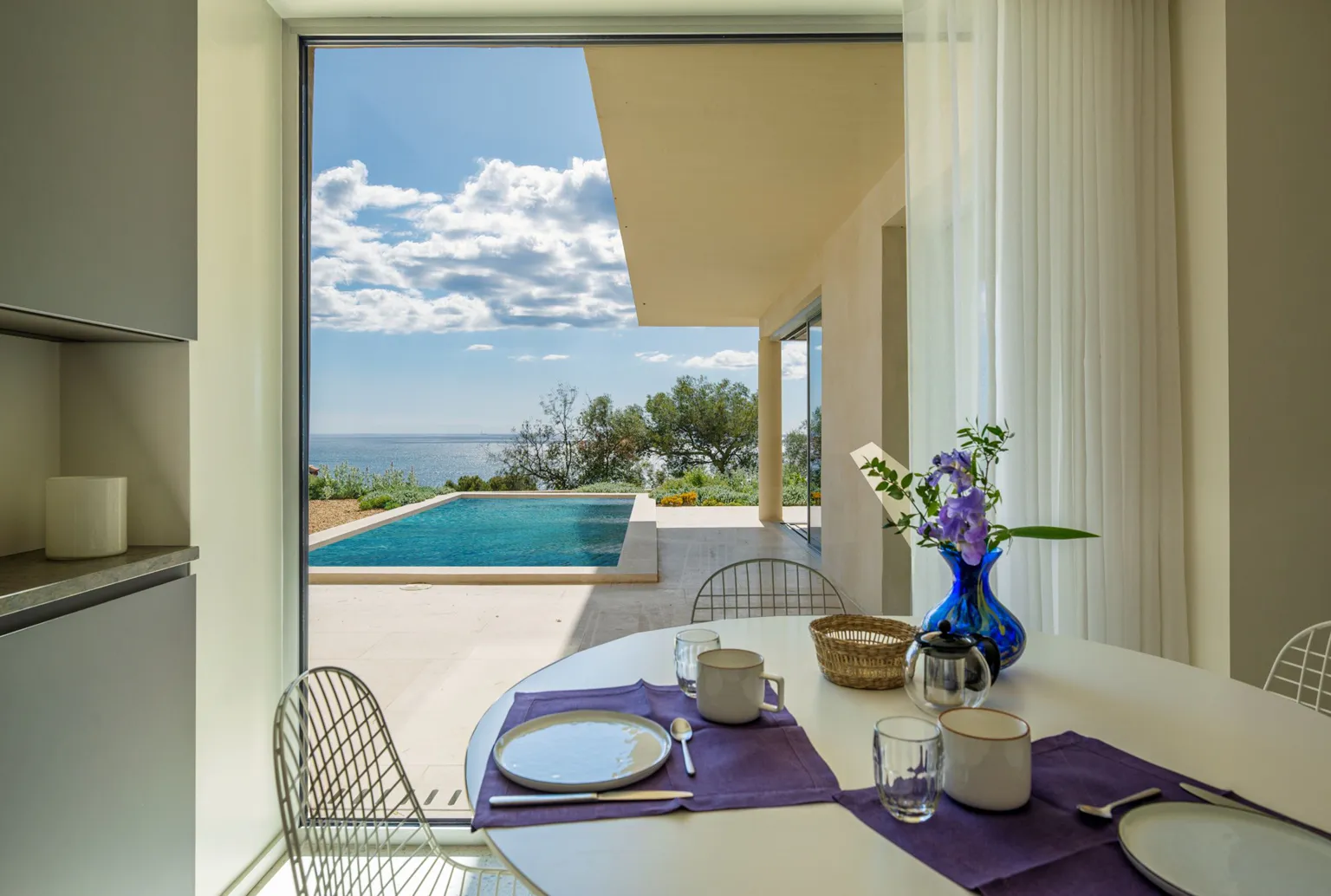 Villa Plata — Repas face à la piscine
